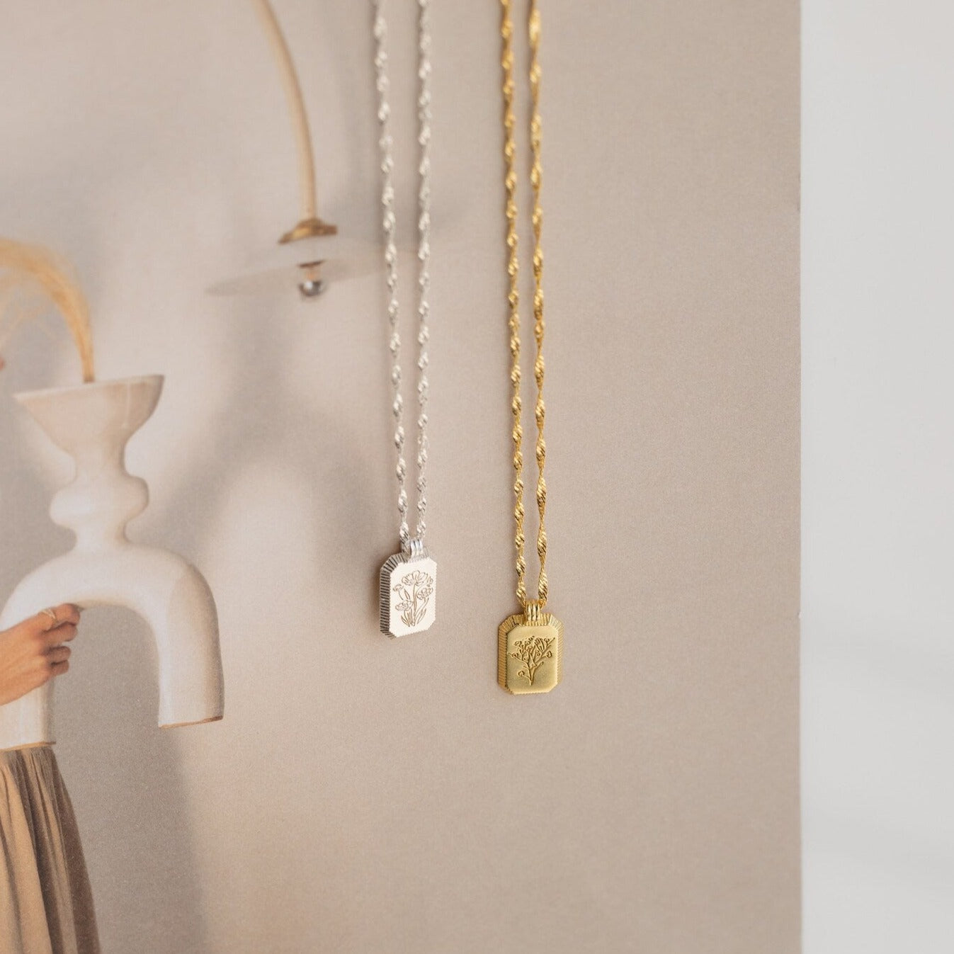 Ribbed Flower Tag Necklace