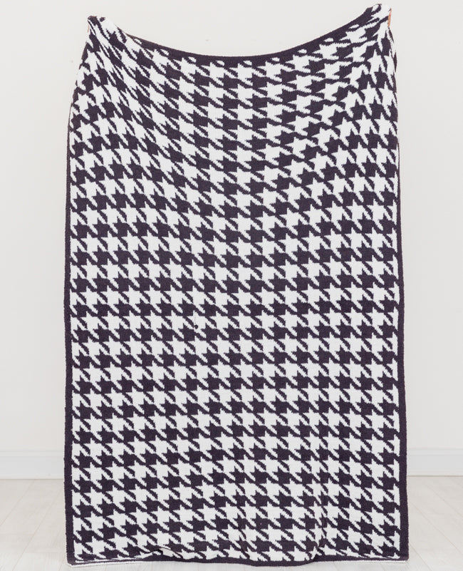 Make Me Believe Black Houndstooth Blanket DOORBUSTER